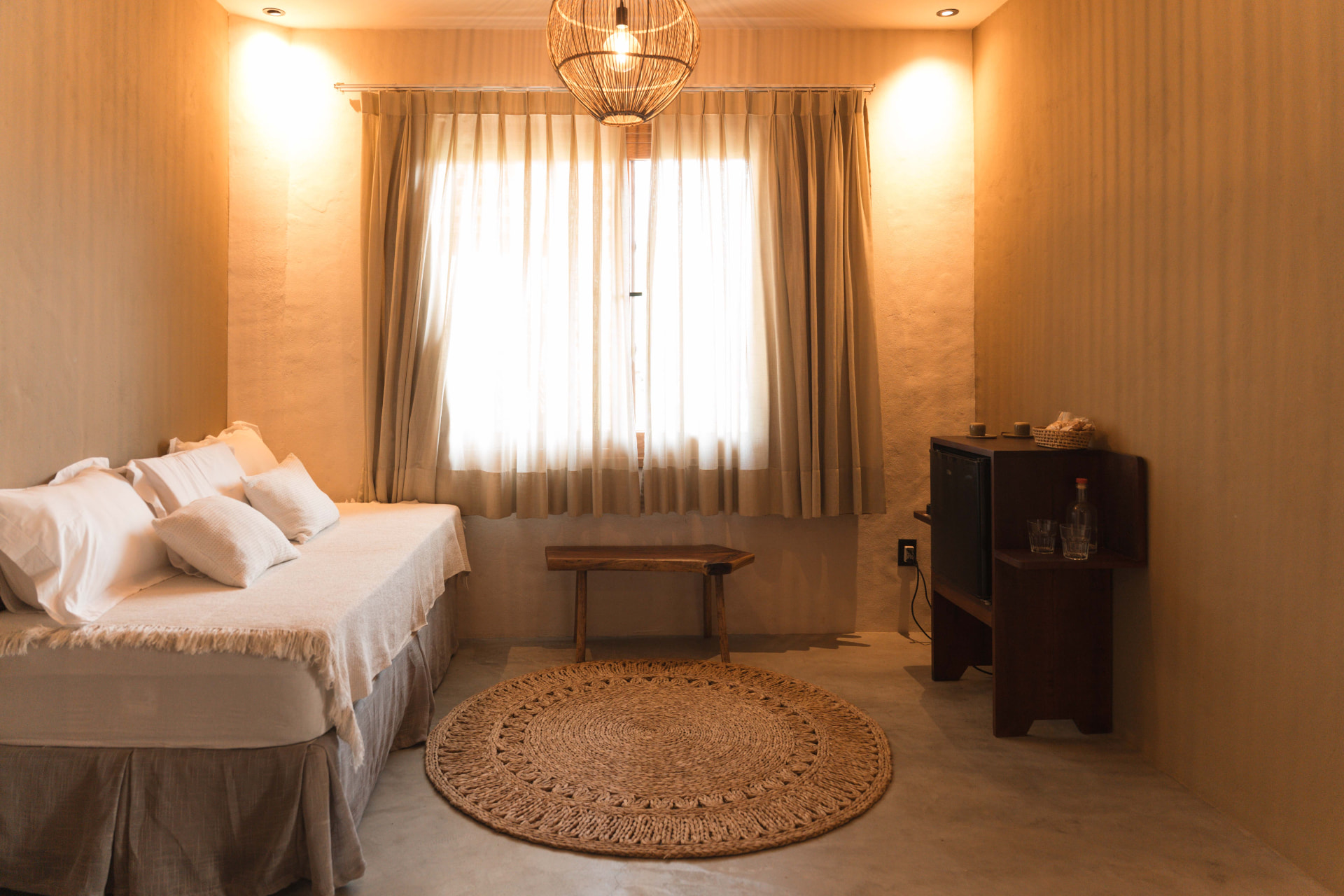 Quarto com tapete de fibra natural